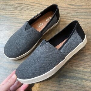 New TOMS Herringbone Avalon Slip On Sneakers Mens size 7